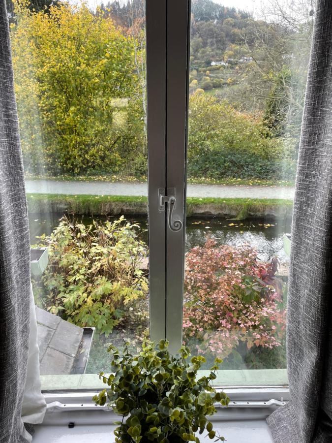 Canalside Cottage In The Heart Of Llangollen. エクステリア 写真